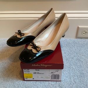 BNIB Vintage Ferragamo Flip Pumps